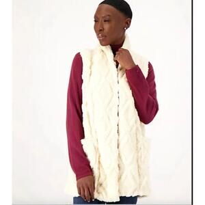 Koolaburra by UGG Embossed Sherpa Fleece Vest Women's Size Medium Cream A545154